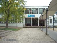 Az iskola bej�rata